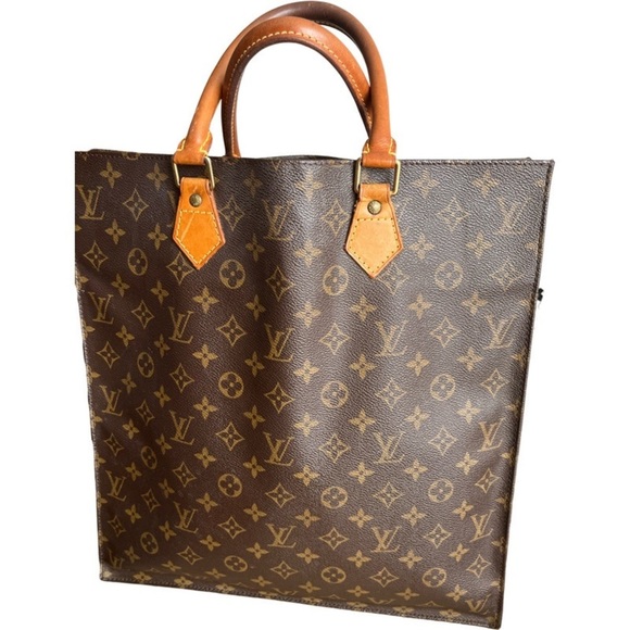 Louis Vuitton - Picture 2 of 16